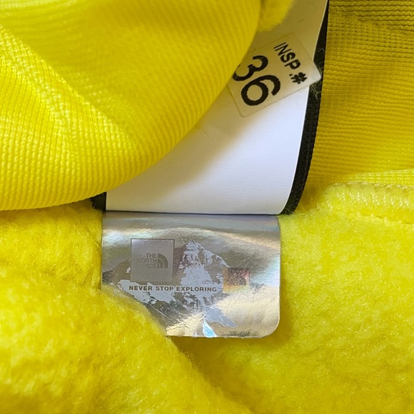 The North Face Women’s ‘95 Retro Denali Fleece Jacket In Lemon - Picture 7 of 7